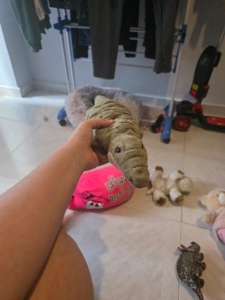 Peluche de perro marrón y blanco a 1 euro cada uno
