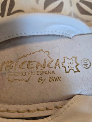 Menorquinas blancas con corazones multicolor