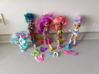 Muñecas Cave Club (4) y Accesorios
