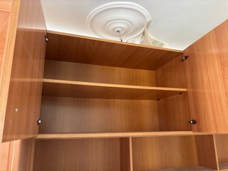 Mueble modular con estantería de madera