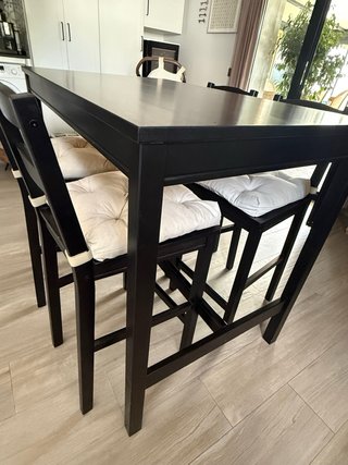Mesa alta y 4 sillas HÄGERNÄS