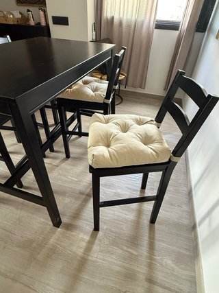 Mesa alta y 4 sillas HÄGERNÄS