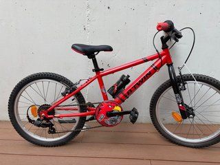 Bicicleta infantil B'TWIN roja