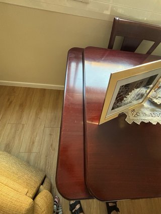 Mesa comedor caoba y mesa tv