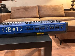 Sintetizador Oberheim OB12