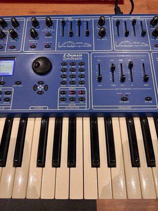 Sintetizador Oberheim OB12