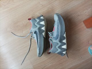 Nike Giannis Inmortality Gris y Rosa