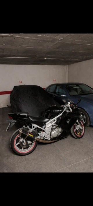 Hyosung Comet 650R Negra