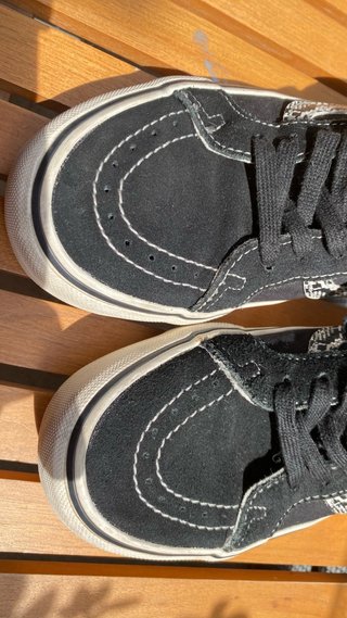 Zapatillas Vans Sk8-Hi negras con estampado