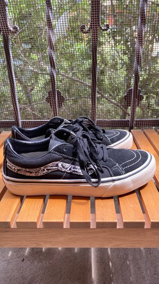 Zapatillas Vans Sk8-Hi negras con estampado