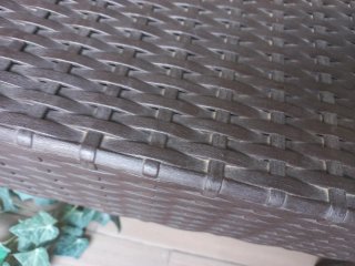 Mesa auxiliar de plástico marrón