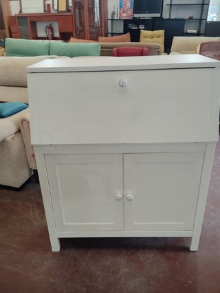 Buro blanco de madera