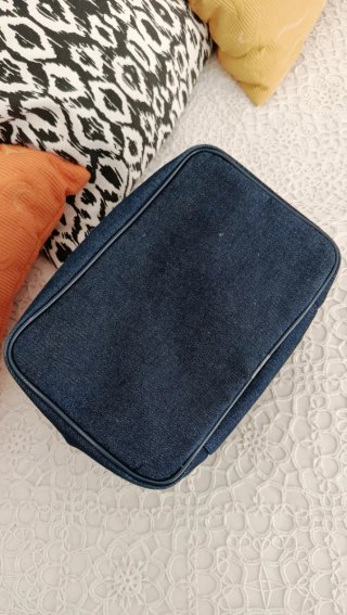 Beauty case in jeans con cuore paillettes
