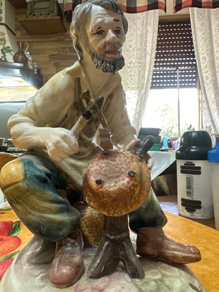 Statua Capodimonte Uomo con Tamburo