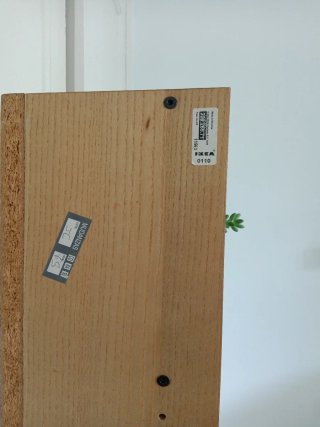 Estantería de madera esquinera