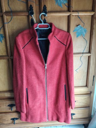 Abrigo Stradivarius Rojo Talla S