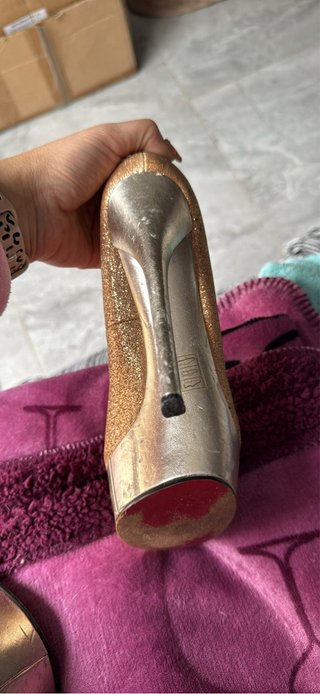 Zapatos dorados tacón fiesta talla 38