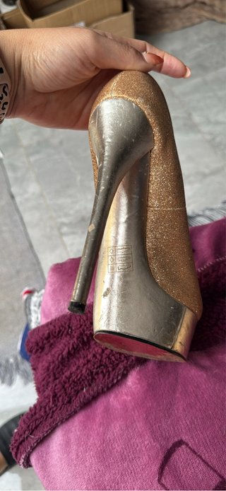 Zapatos dorados tacón fiesta talla 38