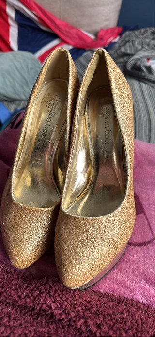 Zapatos dorados tacón fiesta talla 38