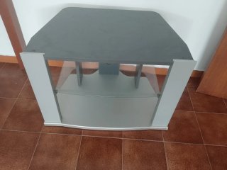 Mueble TV gris y cristal