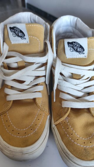 Zapatillas Vans Mostaza y Blancas Talla 38,5