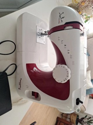 Máquina de coser Jata Génesis 695