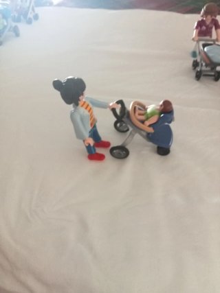 Playmobil figura con carrito de bebé