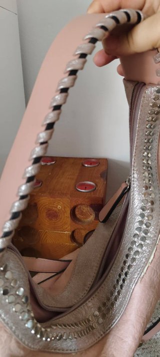 Bolso rosa y plateado con capacidad