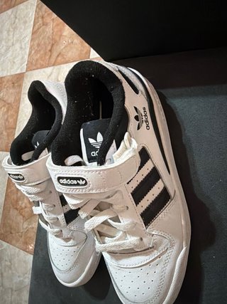 Zapatillas Adidas Blancas y Negras