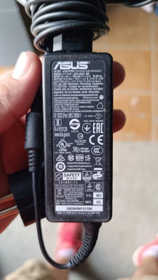 Lote Cargadores Portátil y Monitor Asus