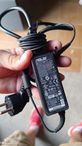Lote Cargadores Portátil y Monitor Asus