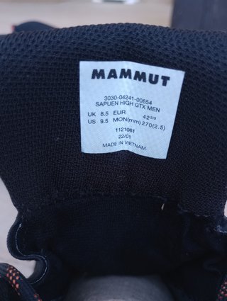 Botas Mammut Sapuen High negra y naranja trekking