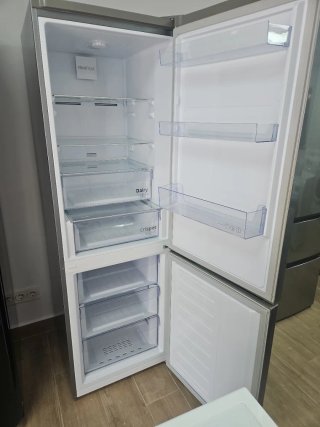Nevera Beko plateada