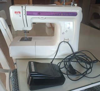 Máquina de coser Alfa Modelo 2204