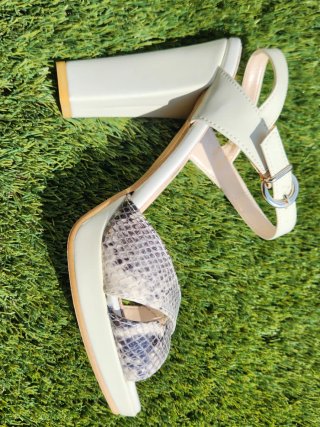 Sandali pelle beige effetto pitonato