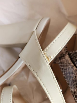 Sandali pelle beige effetto pitonato
