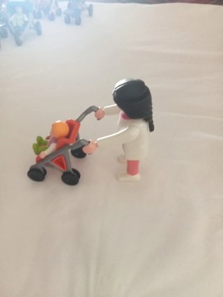Playmobil figura con carrito de bebé