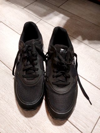 Scarpe Fila nere e grigie