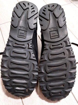 Scarpe Fila nere e grigie