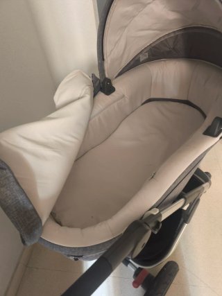 Carro de bebé gris