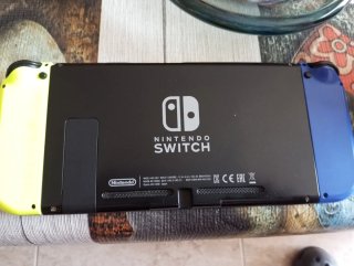 Nintendo Switch Azul y Amarillo