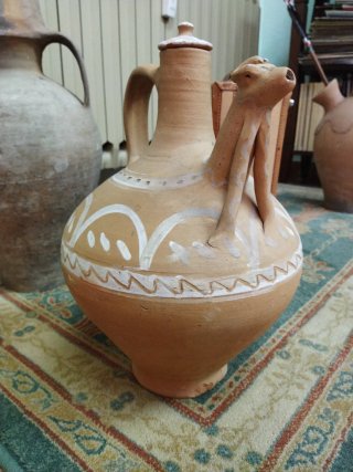 Botijo de cerámica con diseño animal