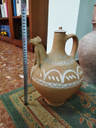 Botijo de cerámica con diseño animal