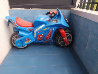 Moto Infantil Spiderman Azul y Roja