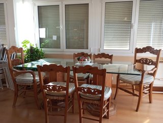 Mesa comedor cristal y 4 sillas madera