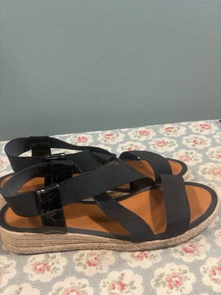 Sandalias MENORCA Negras Mujer.