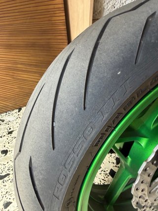 Kawasaki Z900 Negra y Verde A2 2024