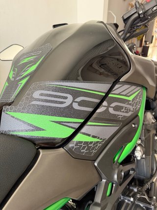 Kawasaki Z900 Negra y Verde A2 2024