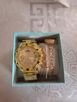 Reloj Geneva Dorado con Set de Joyería