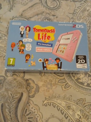 Nintendo 2DS Rosa con Tomodachi Life preinstallato